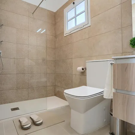 아파트 Recently Renovated, With Views, Barbecue And Outdoor Shower