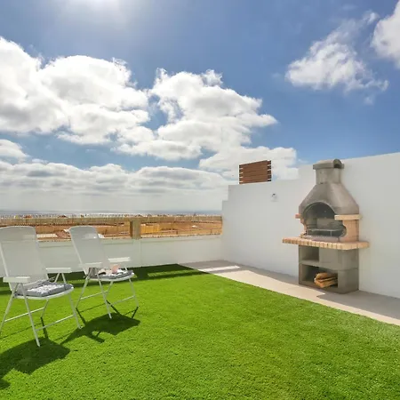 아파트 Recently Renovated, With Views, Barbecue And Outdoor Shower
