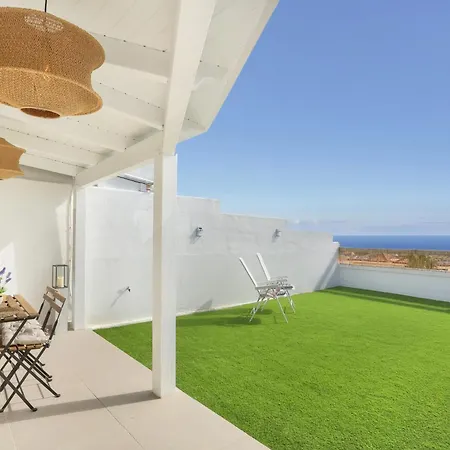 Recently Renovated, With Views, Barbecue And Outdoor Shower 아파트 칼레타데푸스테