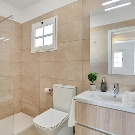 아파트 Recently Renovated, With Views, Barbecue And Outdoor Shower 칼레타데푸스테