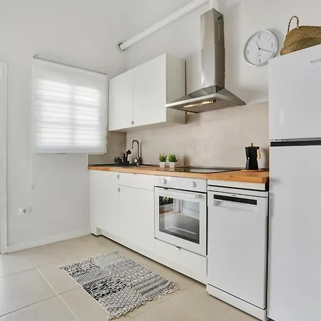 Recently Renovated, With Views, Barbecue And Outdoor Shower Appartamento