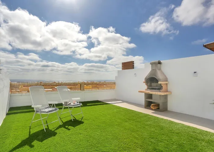 Apartment Recently Renovated, With Views, Barbecue And Outdoor Shower