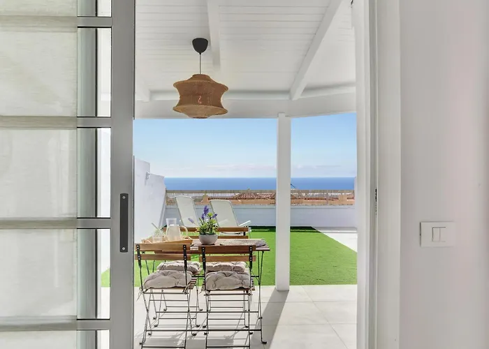 Recently Renovated, With Views, Barbecue And Outdoor Shower Apartment