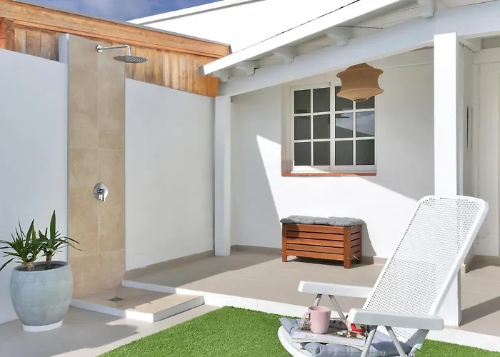 Recently Renovated, With Views, Barbecue And Outdoor Shower Apartment *