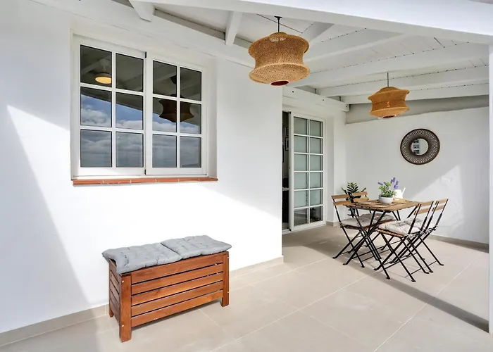 Apartment Recently Renovated, With Views, Barbecue And Outdoor Shower