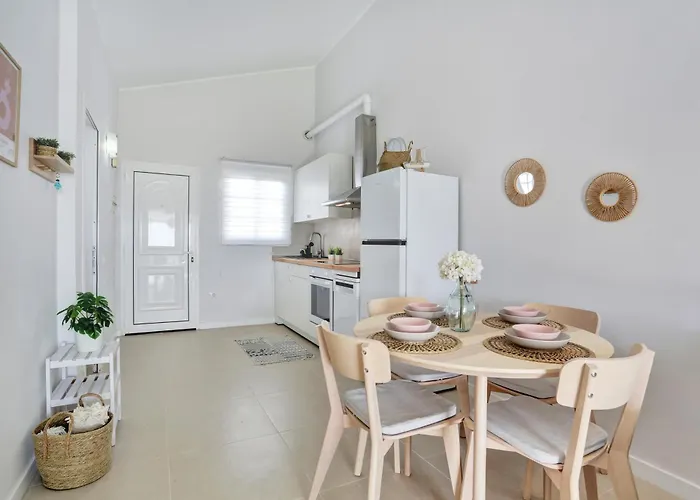 Apartment Recently Renovated, With Views, Barbecue And Outdoor Shower *