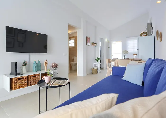 Apartment Recently Renovated, With Views, Barbecue And Outdoor Shower